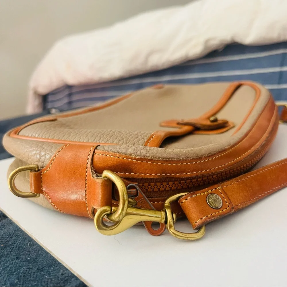 Vintage Leather Beige and Camel Dooney & Bourke Crossbody with detachable strap - Picture 11 of 14